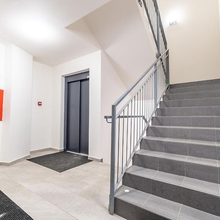 Brand New Studio Apartment # 42 In Brand New Building With Free Parking In The Center Прага Экстерьер фото